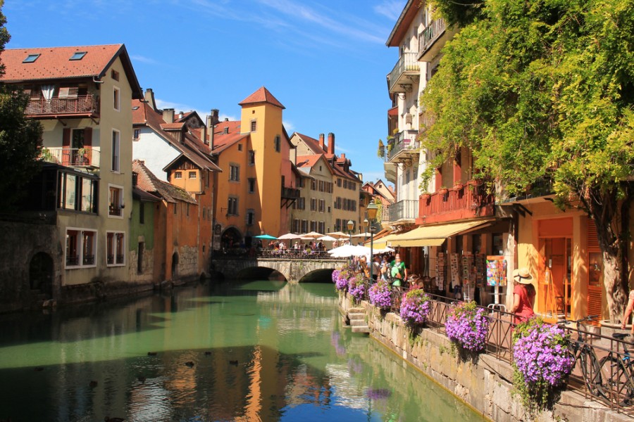 Visiter Annecy : les activités sportives à faire entre famille ?